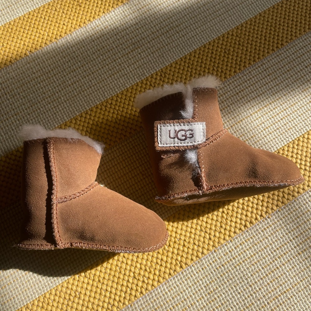 Infant Uggs US size small uk size 2 NWOT never worn